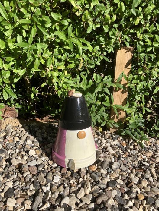 Havedværg i Lilla - Håndlavet Brugskunst med Unikke Detaljer