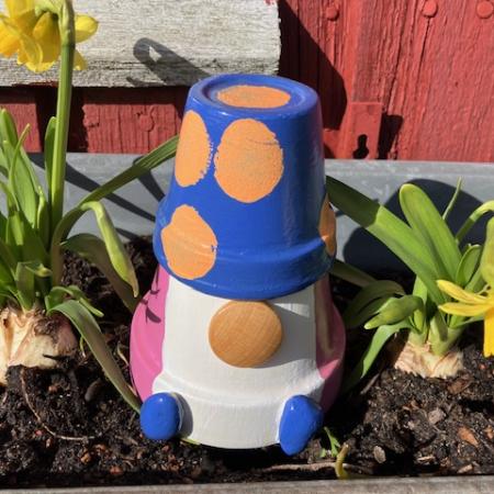 Havedværg Blomedlilla - 12 cm høj med 9 cm diameter bund - Brugskunst