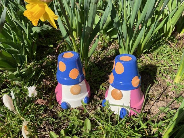 Havedværg Blomedlilla - 12 cm høj med 9 cm diameter bund - Brugskunst