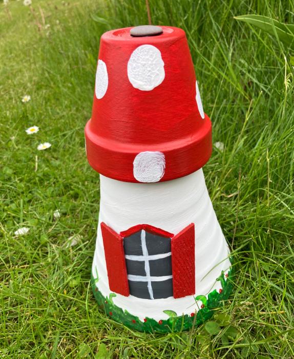 Mushroom House M2: Unik Dekoration med Højde på 20 cm og Bund Ø 12 cm